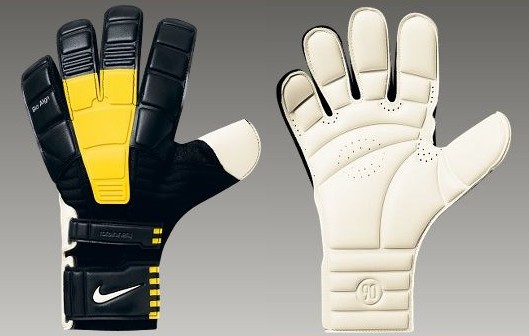 AVID Soccer Equipment Review Nike Total 90 Confidence